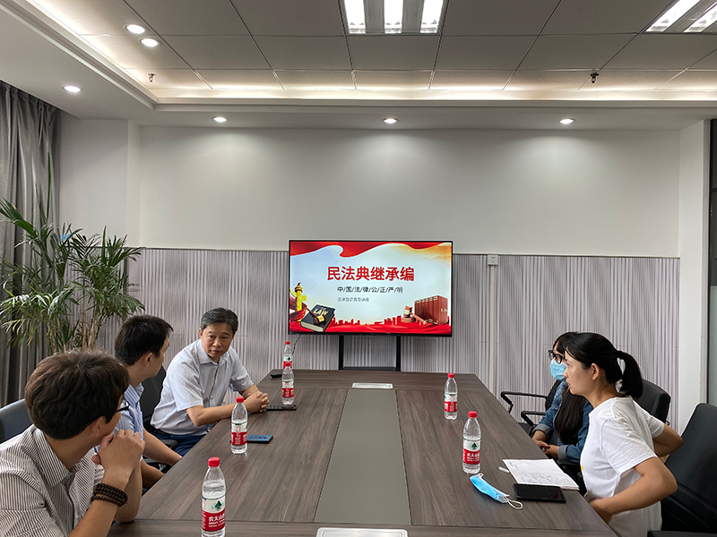 双闸街道社会服务中心负责人参观遗嘱服务中心预约登记处